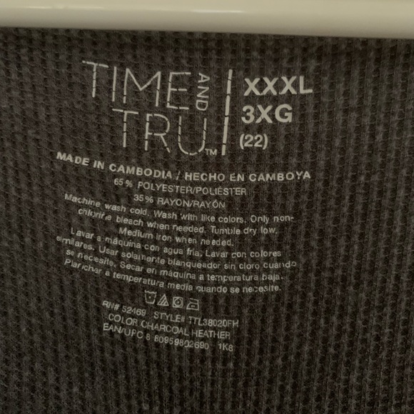 Time and Tru v-neck thermal - Picture 2 of 2